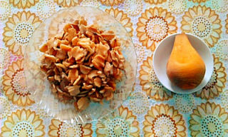 双椒咸菜疙瘩炒核桃的做法步骤：1