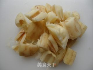 莲藕猪骨汤的做法步骤：3