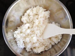 老干妈鸡蛋炒饭的做法步骤：2