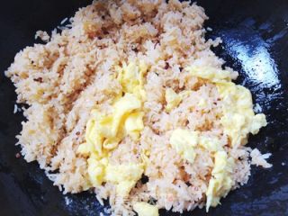 老干妈鸡蛋炒饭的做法步骤：8