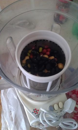 妈妈的营养混合豆浆~！的做法步骤：3