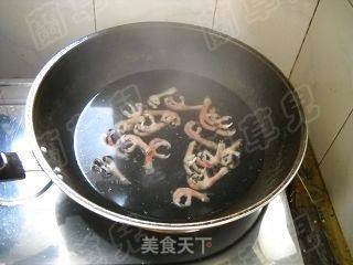 黄豆花生煲鸽爪的做法步骤：2