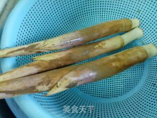 毛豆炒边笋的做法步骤：1