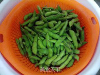 毛豆炒边笋的做法步骤：2
