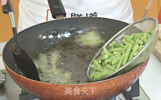 干煸豆角的做法步骤：3