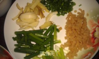 爆香虾的做法步骤：1