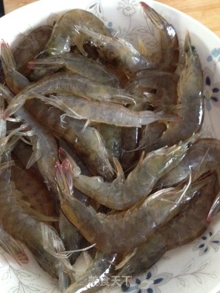 油焖基围虾的做法步骤：1