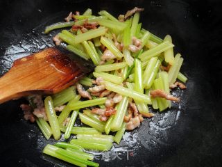 爱心家常小炒之------芹菜炒肉丝的做法步骤：12