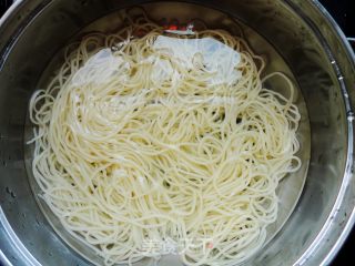 老公的爱心营养餐之------营养拌面的做法步骤：4