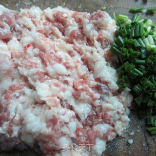 瘦肉丸子汤-----汤鲜肉糯的做法步骤：2