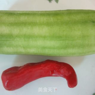 丝瓜丁炒蛋-------简单家常菜的做法步骤：1