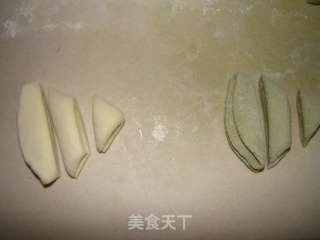 莲花馒头的做法步骤：7
