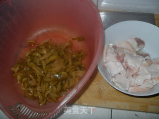 榨菜炒肉的做法步骤：1