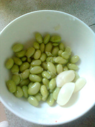 香菇银耳毛豆米的做法步骤：2