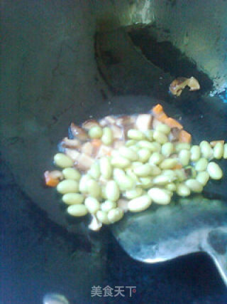 香菇银耳毛豆米的做法步骤：5
