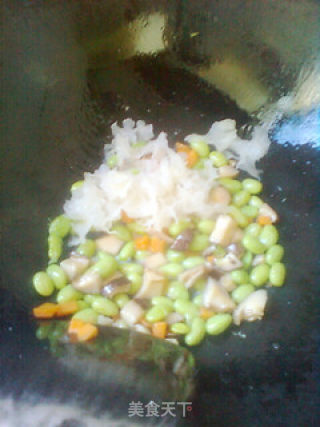 香菇银耳毛豆米的做法步骤：6