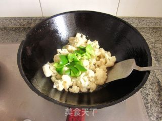 蚝油青椒炒花菜的做法步骤：6