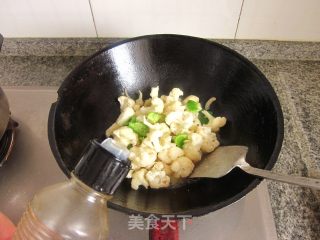 蚝油青椒炒花菜的做法步骤：9