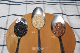 米饭的花样年华—— 杂粮饭团的做法步骤：1