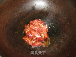 滑子蘑炒肉的做法步骤：3