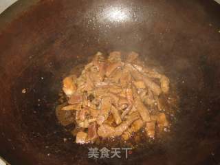 滑子蘑炒肉的做法步骤：4