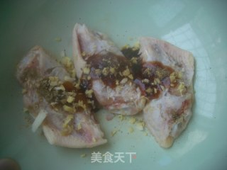姜丝版可乐鸡翅的做法步骤：2