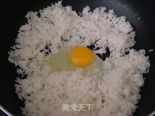 剩料巧做“芝士焗海鲜炒饭”的做法步骤：5