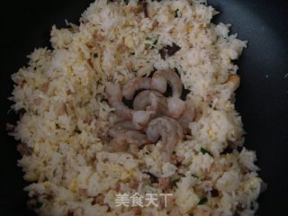剩料巧做“芝士焗海鲜炒饭”的做法步骤：7