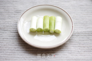甜玉米猪手汤 舌尖上的诱惑的做法步骤：2