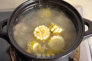 甜玉米猪手汤 舌尖上的诱惑的做法步骤：6