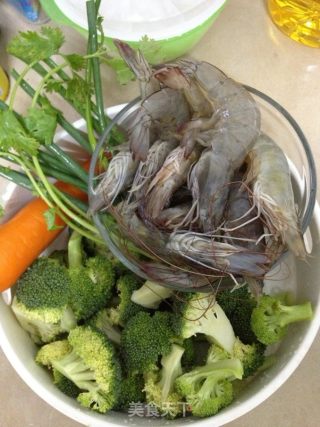 西兰花畔虾的做法步骤：1