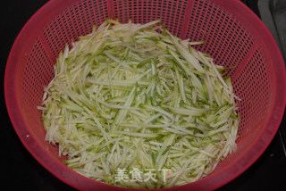 西葫芦蛋饼的做法步骤：1