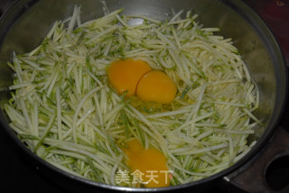 西葫芦蛋饼的做法步骤：2