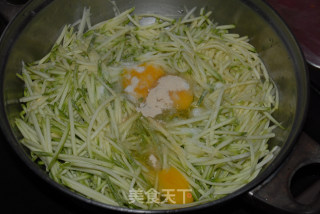 西葫芦蛋饼的做法步骤：3