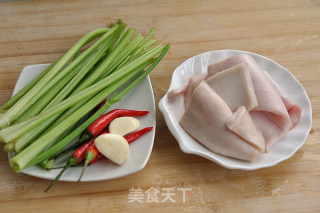 小炒肉皮的做法步骤：1