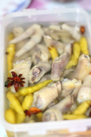 解馋小零食：泡椒凤爪的做法步骤：2