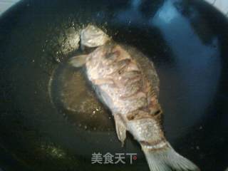 葱烧鲫鱼的做法步骤：3