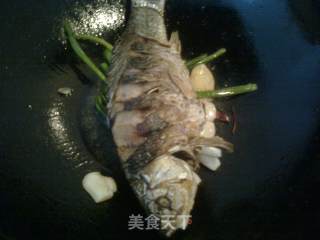 葱烧鲫鱼的做法步骤：6