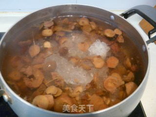 自己做夏季清凉解暑饮品——酸梅汤的做法步骤：6