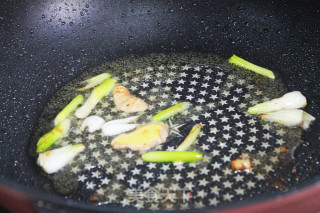 番茄滑蛋牛肉饭的做法步骤：4