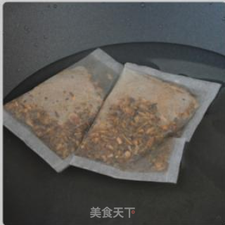 卤牛筋的做法步骤：1