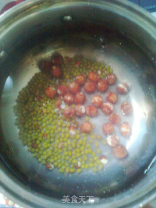 银耳绿豆莲子汤的做法步骤：2