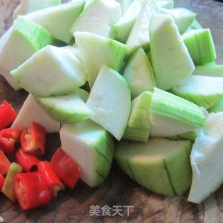 试过用电压锅焖丝瓜吧------清焖丝瓜的做法步骤：2