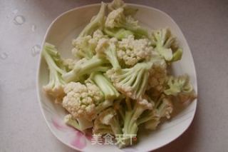 西红柿炒花菜的做法步骤：1