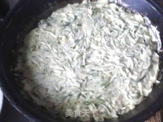 虾皮角瓜鸡蛋饼的做法步骤：11