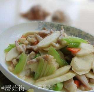 茭白芹菜炒肉丝的做法步骤：1