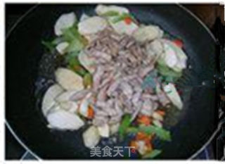 茭白芹菜炒肉丝的做法步骤：5