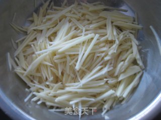 酸辣土豆丝的做法步骤：1