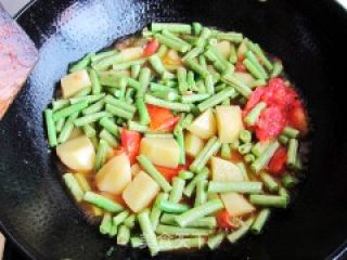 番茄土豆炖豆角的做法步骤：10