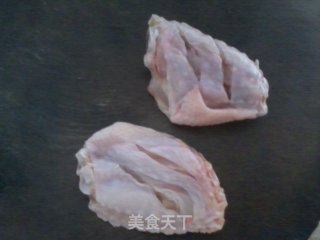 红烧鸡翅的做法步骤：1